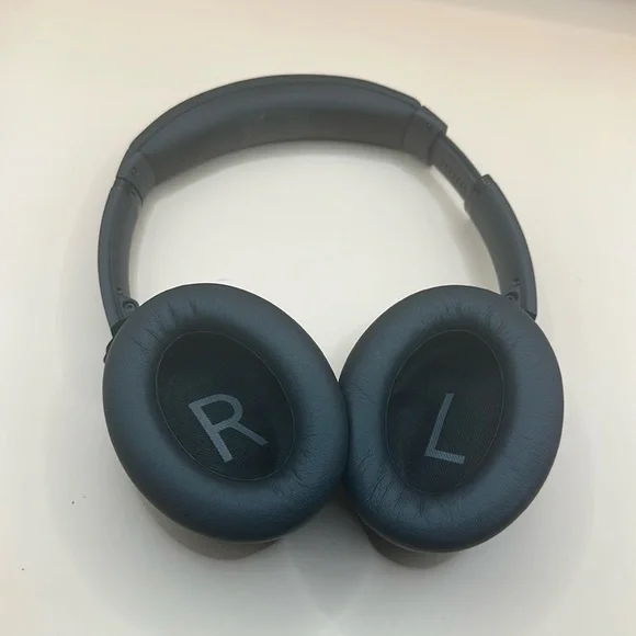 Bose QuietComfort 45 Bluetooth Wireless Noise Cancelling Headphones - Picture 3 of 6